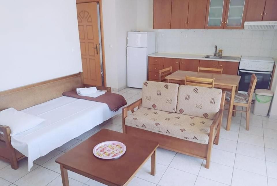 Stratos Family Apartments & Studios نيوس مارماراس الغرفة الصورة